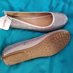 NEW Bandolino gold ballet flats